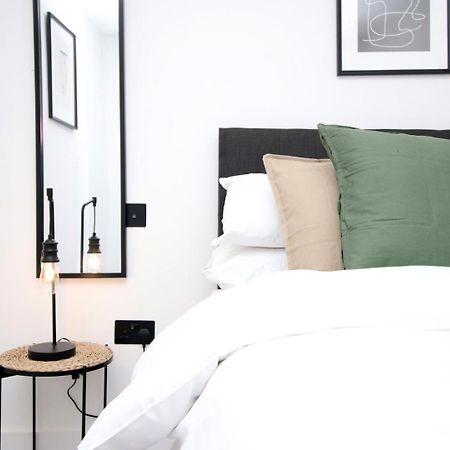 2 Bedroom With Free Parking Swindon Dış mekan fotoğraf