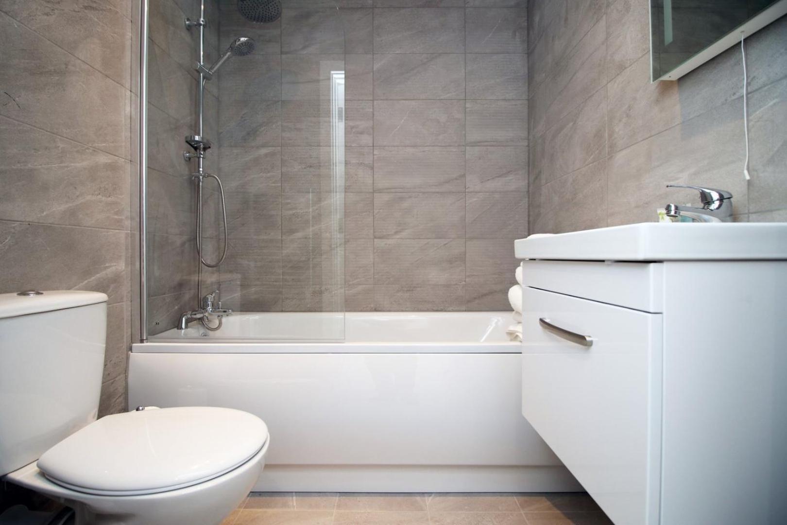2 Bedroom With Free Parking Swindon Dış mekan fotoğraf