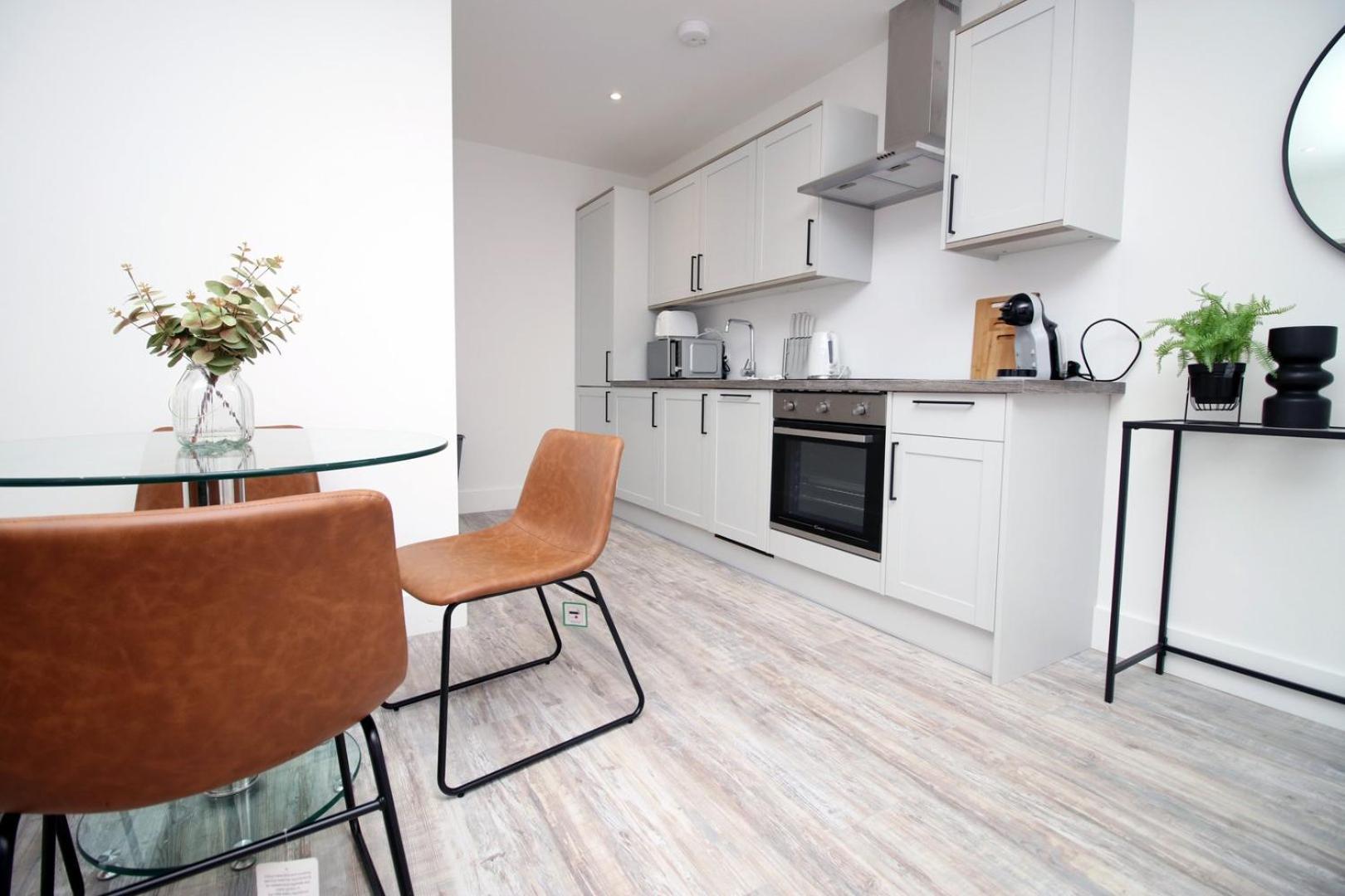 2 Bedroom With Free Parking Swindon Dış mekan fotoğraf