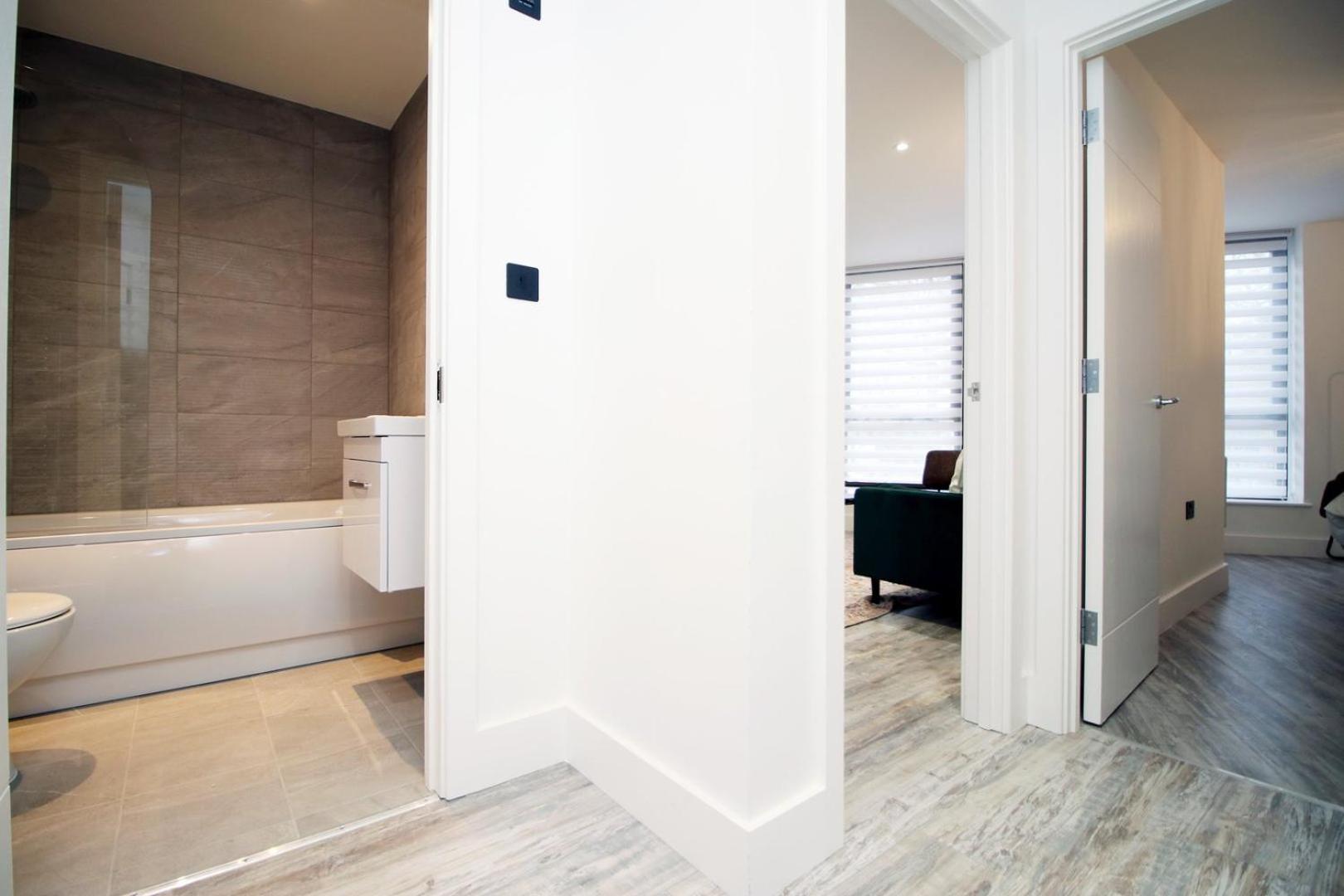 2 Bedroom With Free Parking Swindon Dış mekan fotoğraf