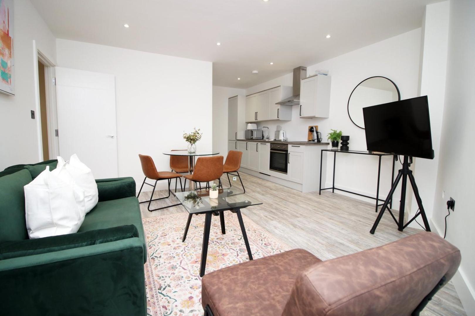 2 Bedroom With Free Parking Swindon Dış mekan fotoğraf